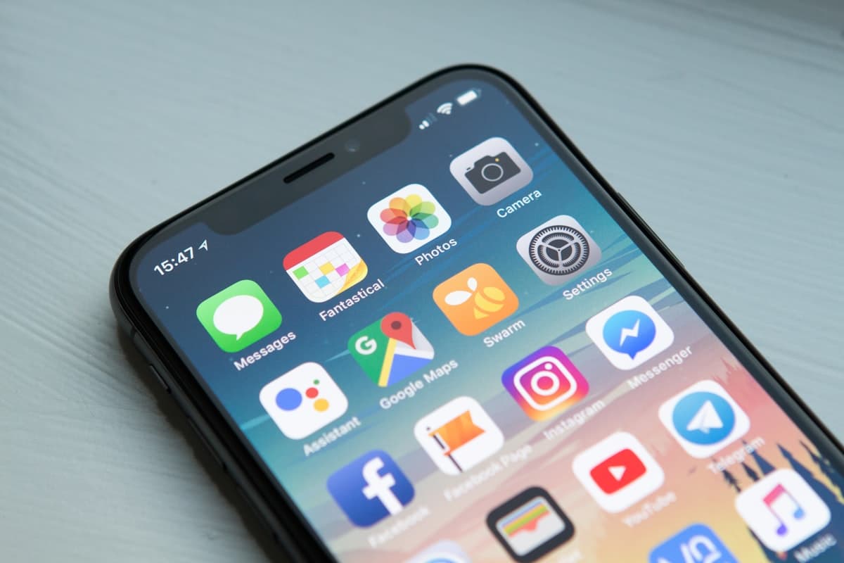 Social content previewed across devices